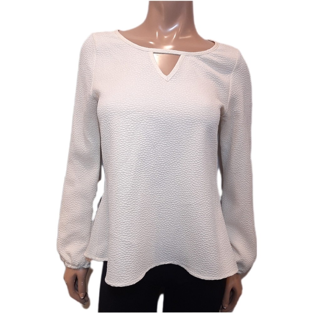 XHILARATION Long Sleeve Flare Top Keyhole Cut Out White Crepe Blouse Size Small